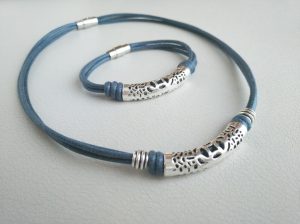 Modelo ALAIA en cordón de Algodón Encerado