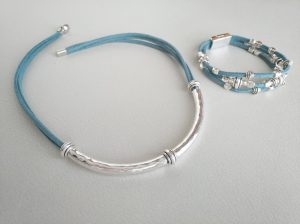 Modelo GALA en Ante combinado con pulsera AMARA